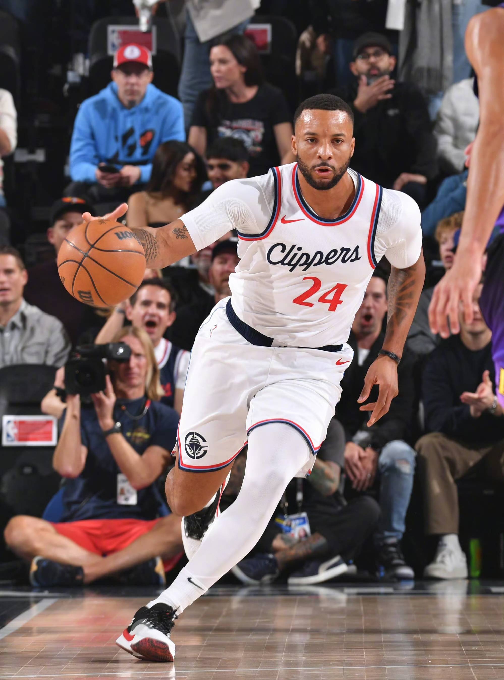 太阳绝杀雄鹿迎四连胜