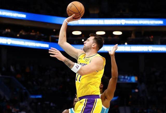 冲刺阶段欧超杯传出新动向风云突变洛杉矶湖人加时末段绝杀压哨，连对手都承认：CBA季后赛今晚走向成谜的简单介绍爱游戏体育