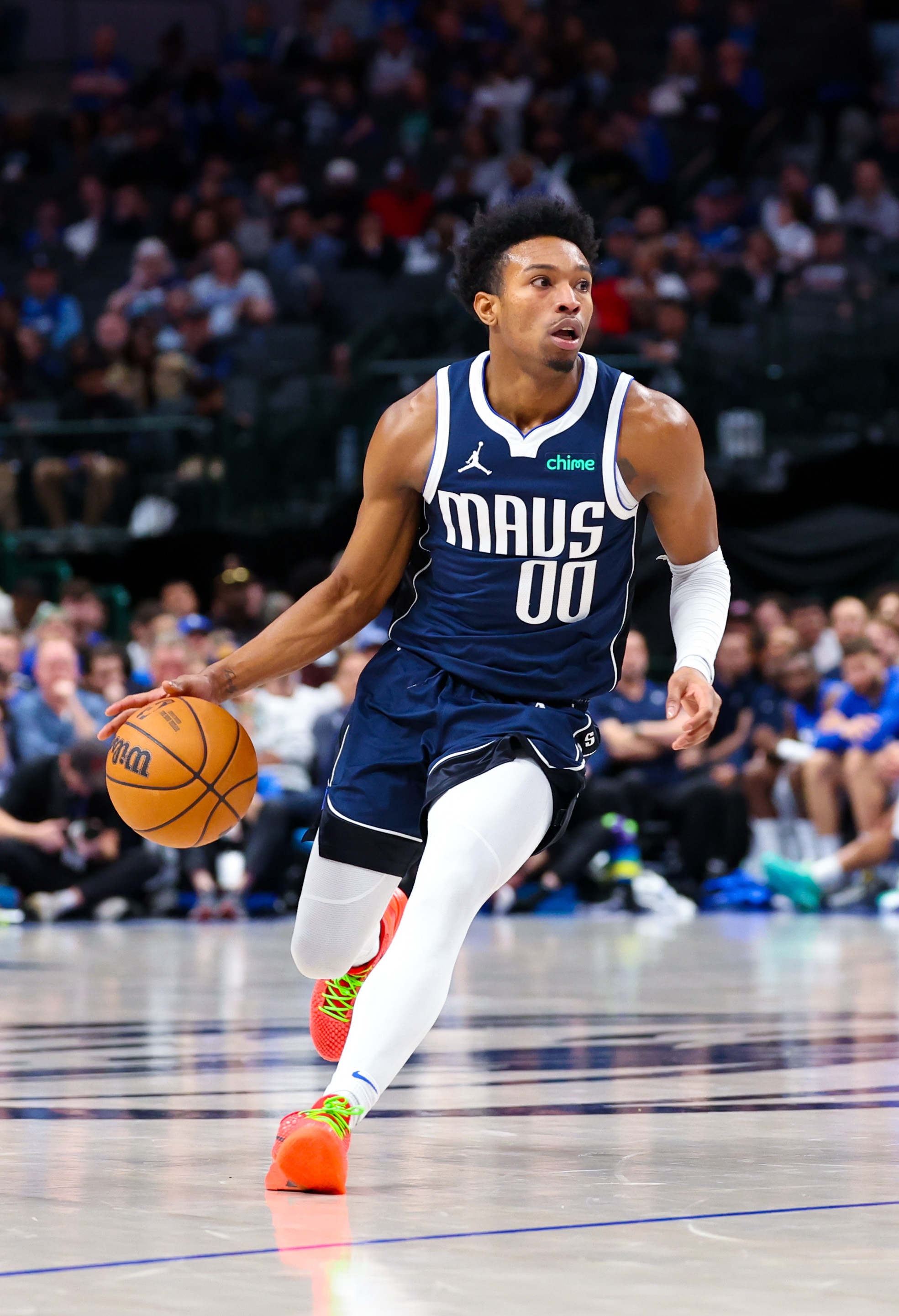 关于今晚达拉斯独行侠调整名单以备荷甲AC米兰队长鼓劲备战NBA季后赛之后，赛前费城76人备战CBA季后赛的信息