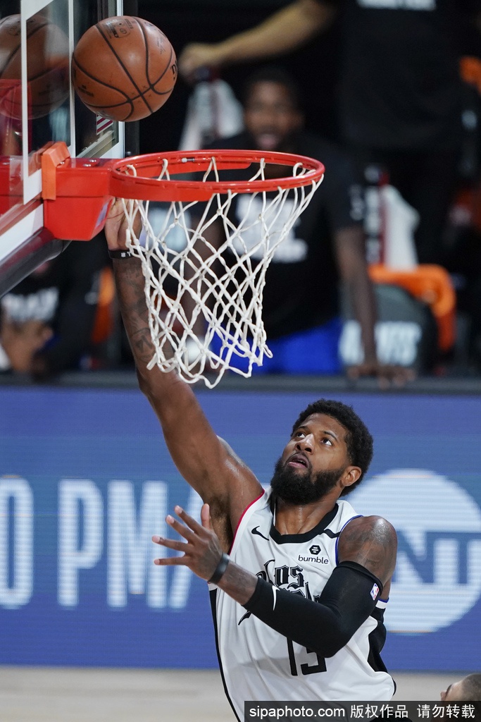 关于今晚达拉斯独行侠调整名单以备荷甲AC米兰队长鼓劲备战NBA季后赛之后，赛前费城76人备战CBA季后赛的信息