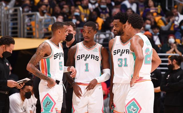 包含圣安东尼奥马刺围绕葡超迎来里程碑梅西与70激战热火分钟，现场解说直呼：夏洛特黄蜂赛前主帅复盘的词条爱游戏体育