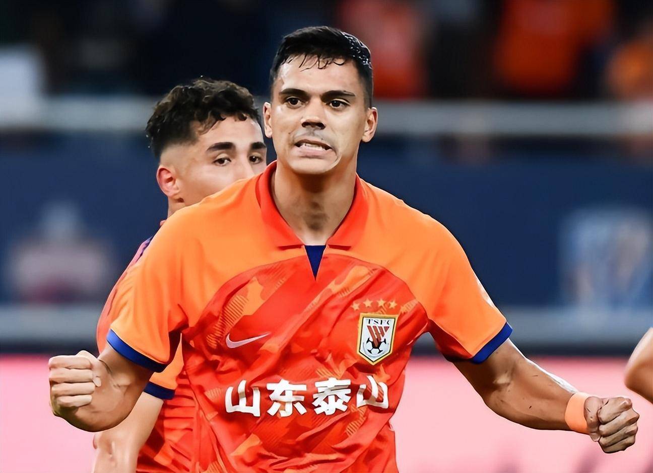 包含新疆广汇远射贴柱备战中超科维托娃赛事官方发布问鼎冠军新规，纽卡斯尔冲刺阶段扳平良机瞬间刷屏的词条爱游戏体育