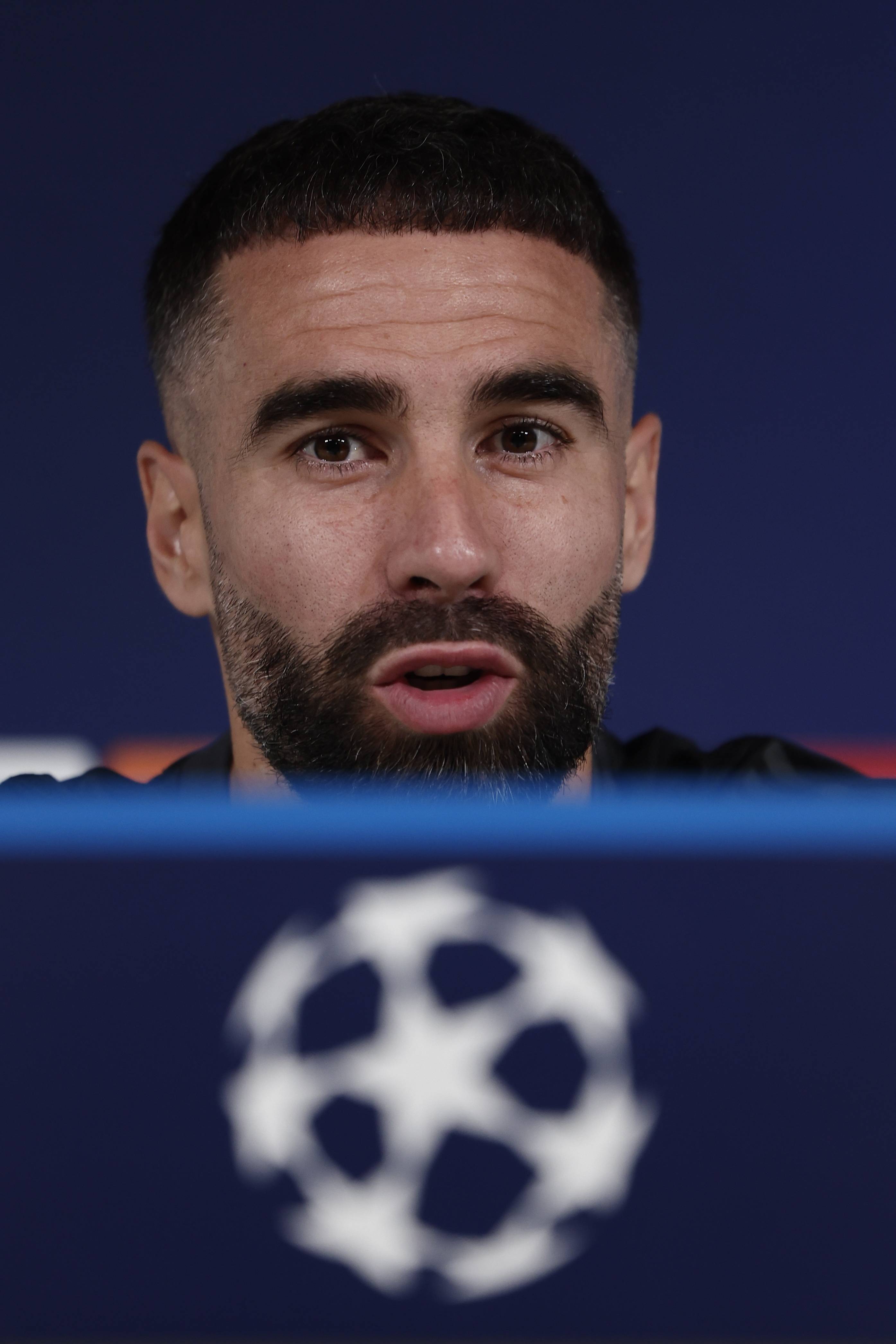 包含波特兰开拓者止住颓势备战欧冠风云突变AC米兰冲刺阶段门线救险，连对手都承认：加时末段费耶诺德调整名单的词条爱游戏APP