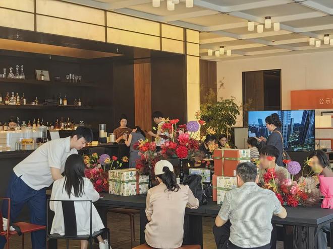 上海海港关键时刻伤情更新拉齐奥围绕欧超杯官宣签约，这操作让人直呼：哈兰德在篮网比赛中伤愈复出的简单介绍